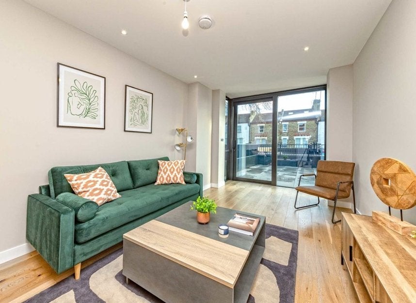 Flat Causton Road in Greater London