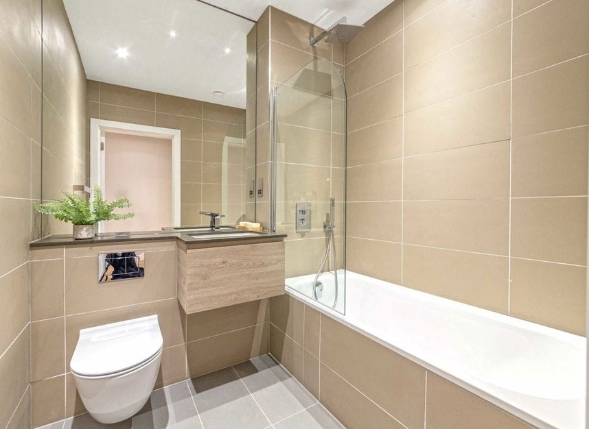 Flat Causton Road in Greater London