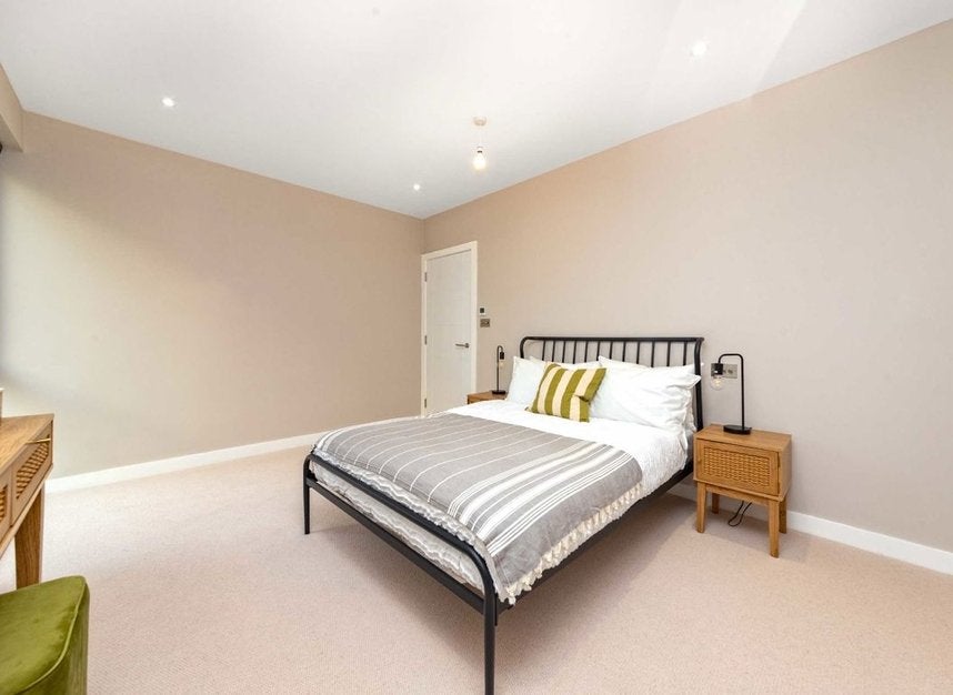 Flat Causton Road in Greater London