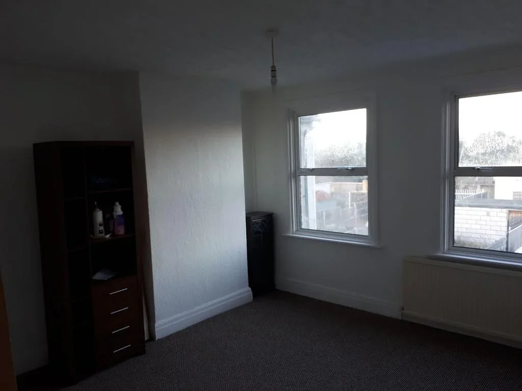 Room New Road in Greater London