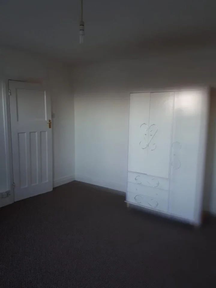 Room New Road in Greater London