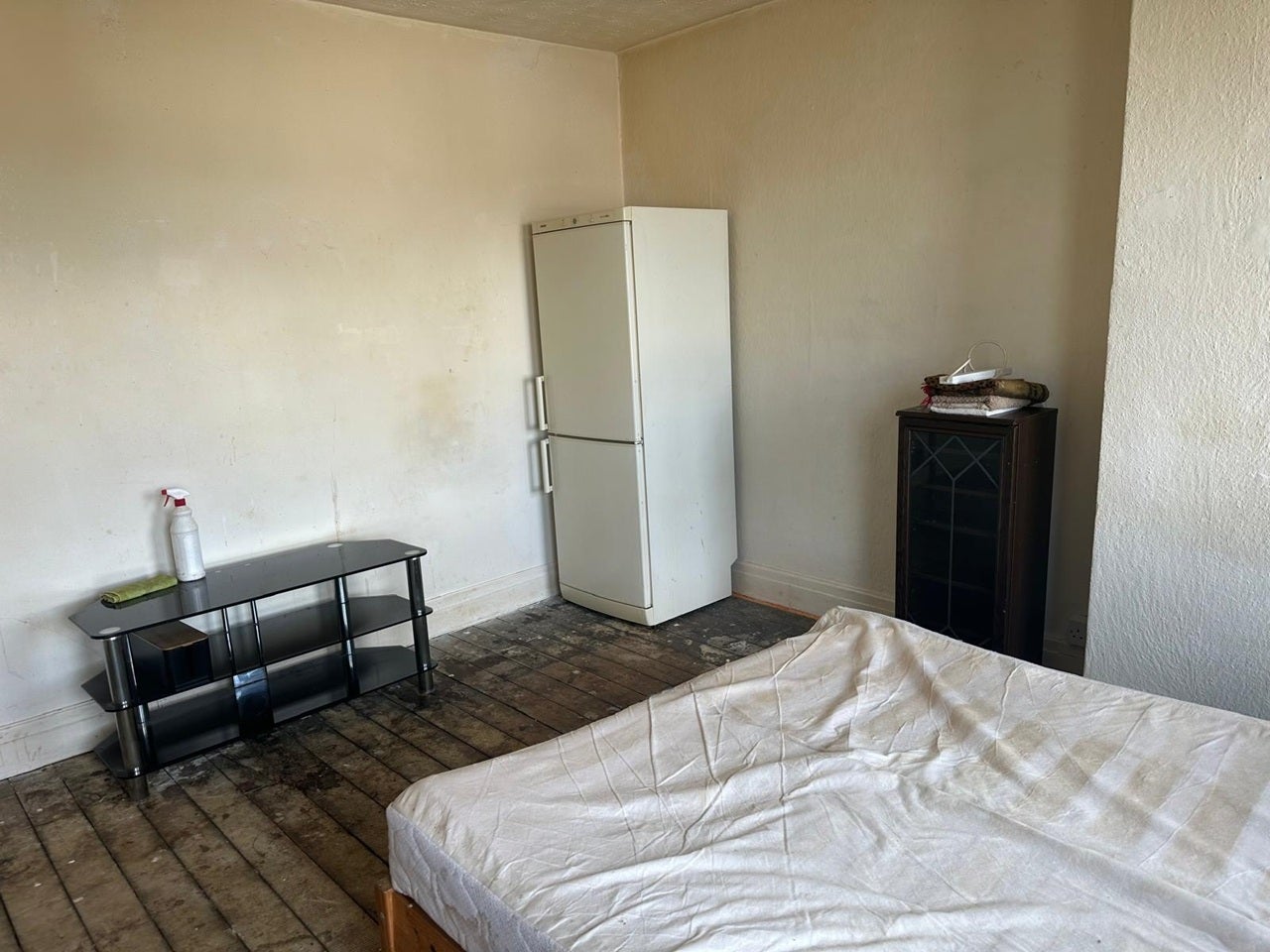 Room New Road in Greater London