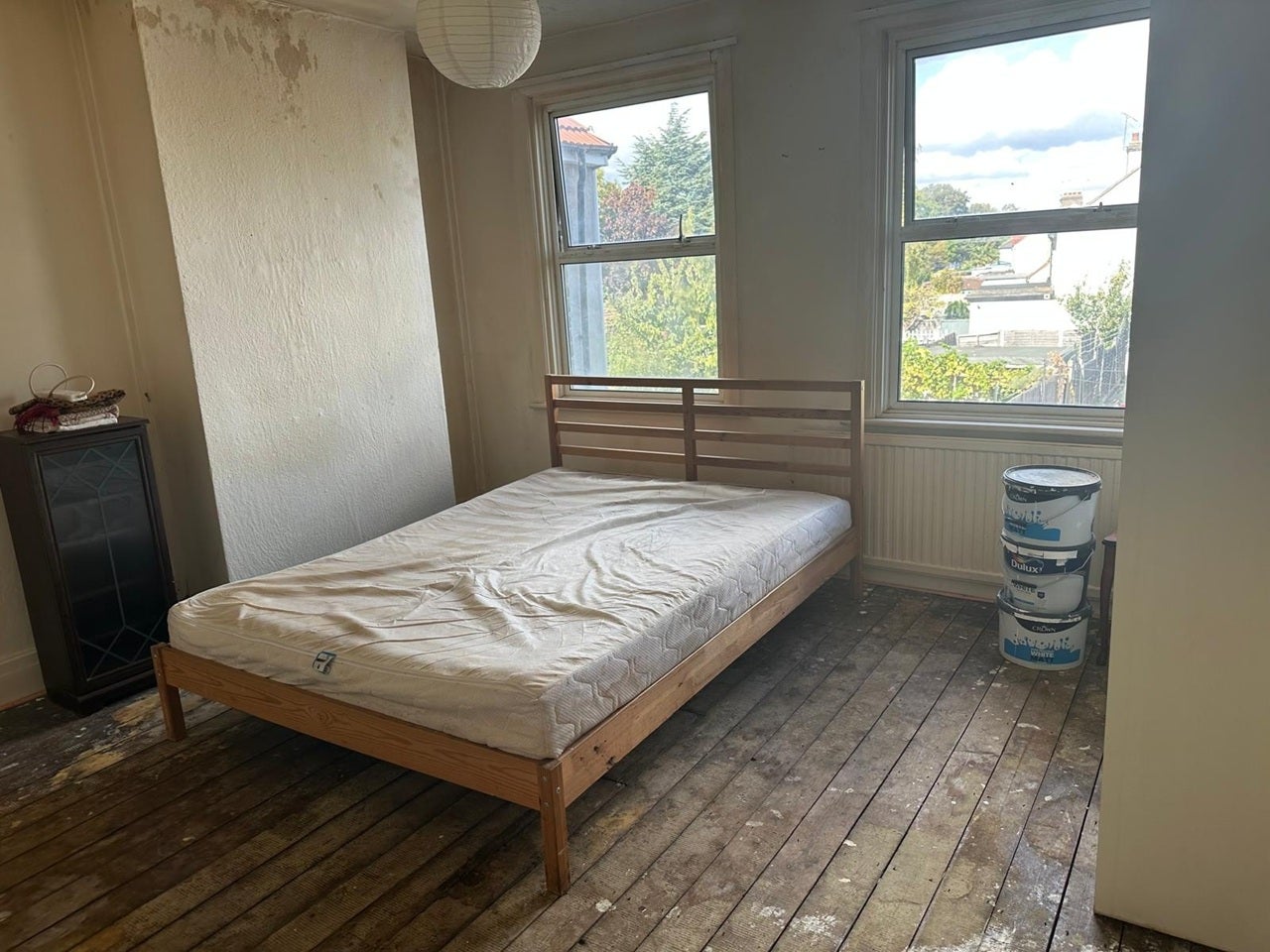 Room New Road in Greater London