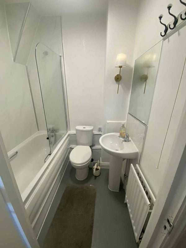 Room York Way in Greater London