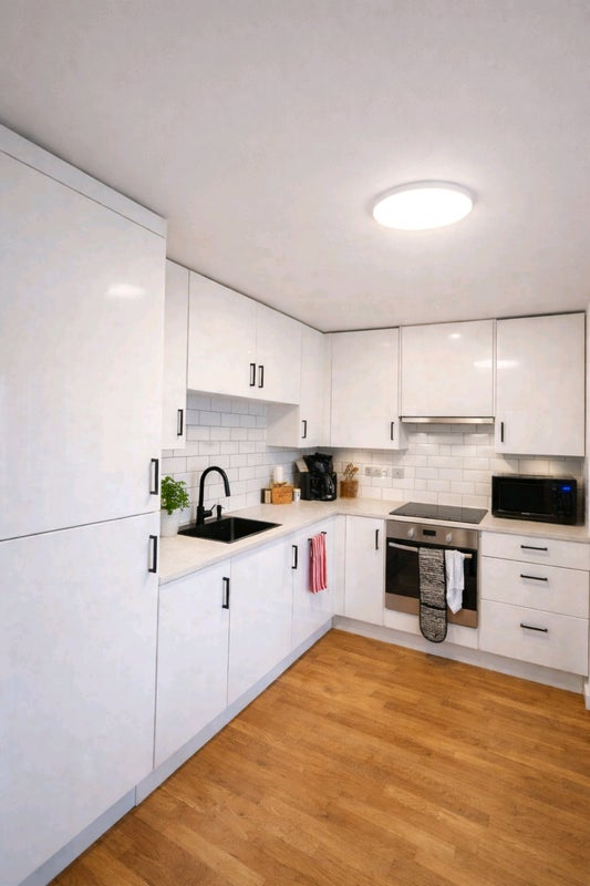 Room Fairbridge Road in Greater London