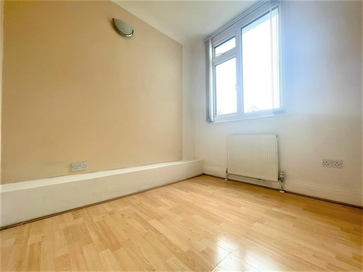 Flat London Road in Greater London