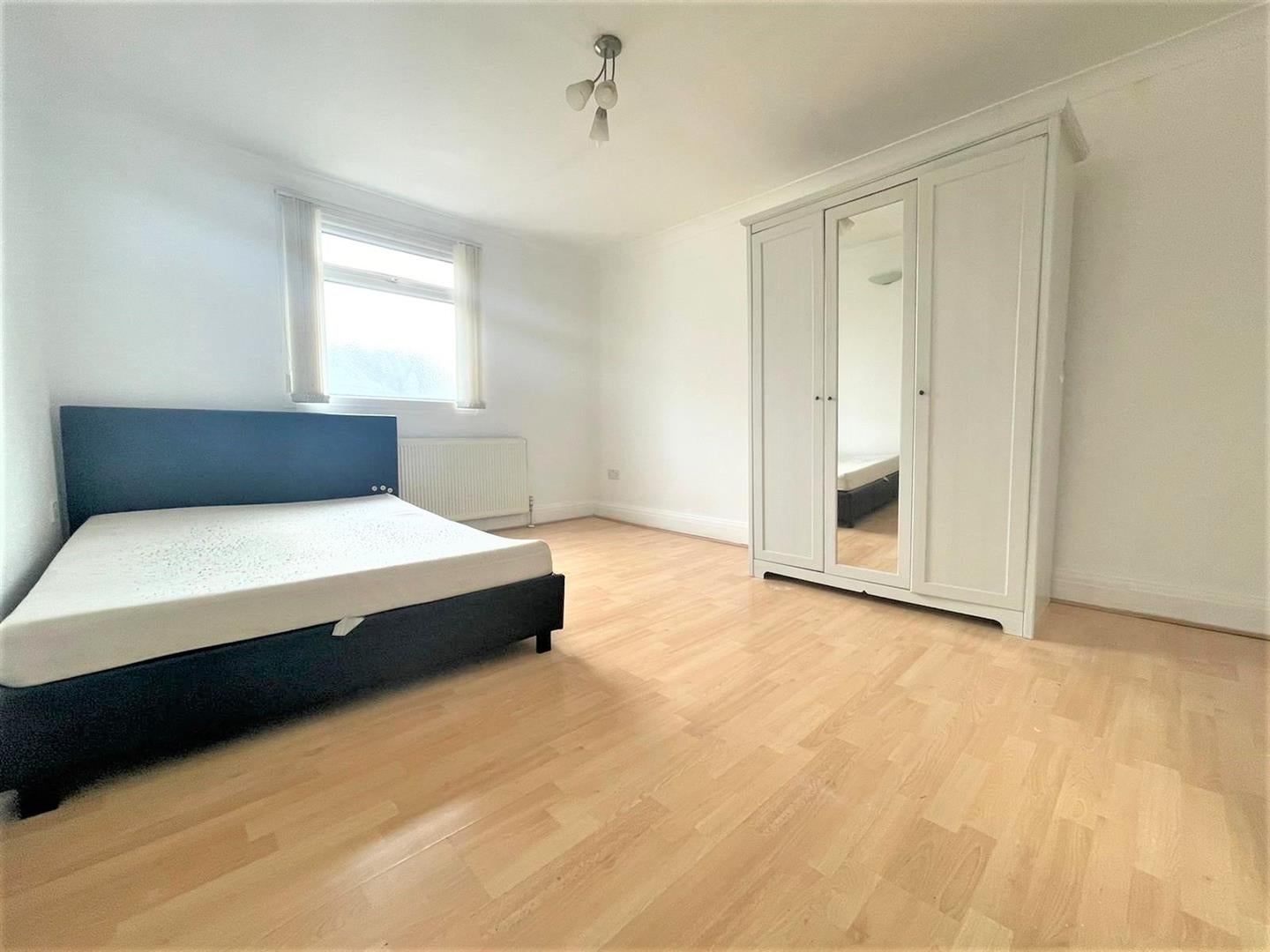 Flat London Road in Greater London