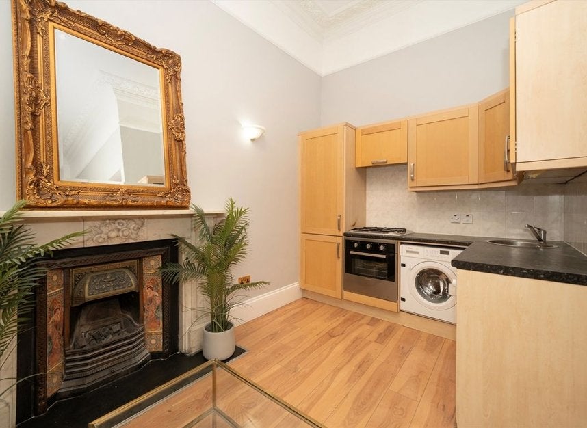 Flat St Stephen's Gardens in City of Westminster