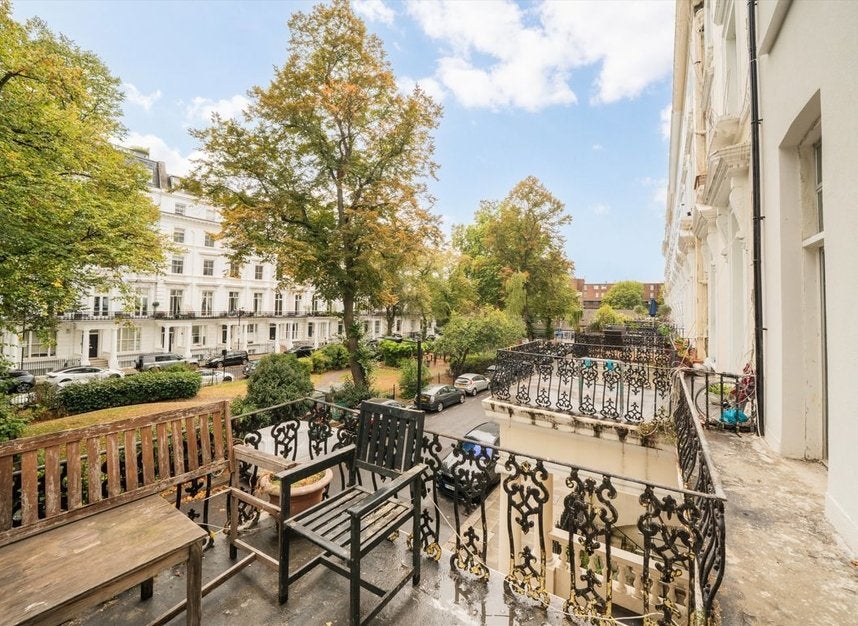 Flat St Stephen's Gardens in City of Westminster