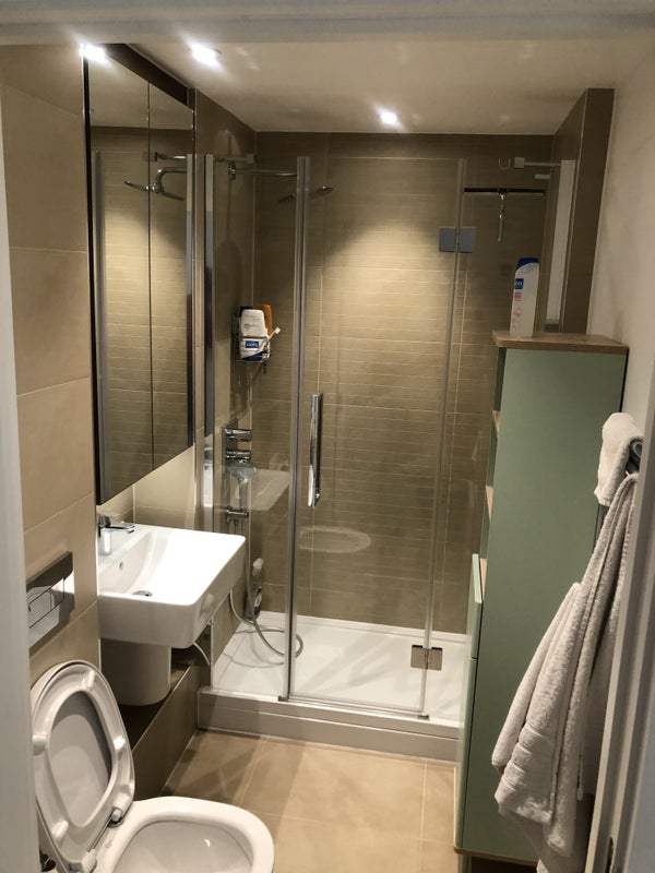 Room Fairbourne Road in Greater London