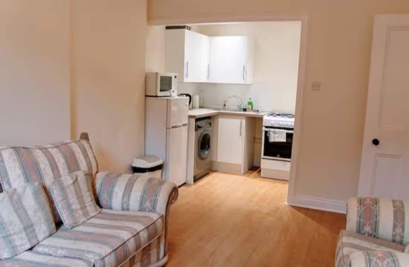Flat Broughton Road in City of Edinburgh