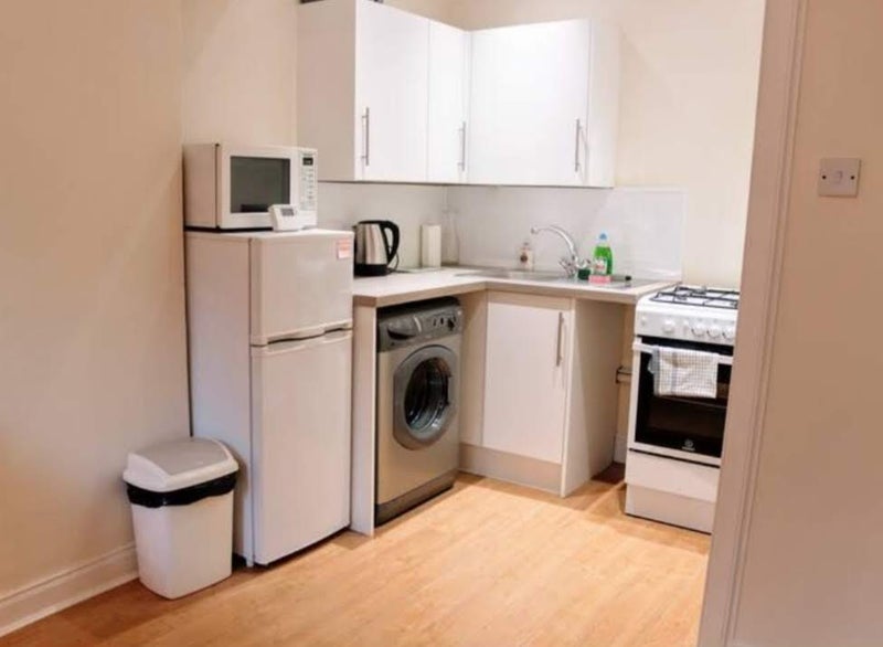 Flat Broughton Road in City of Edinburgh