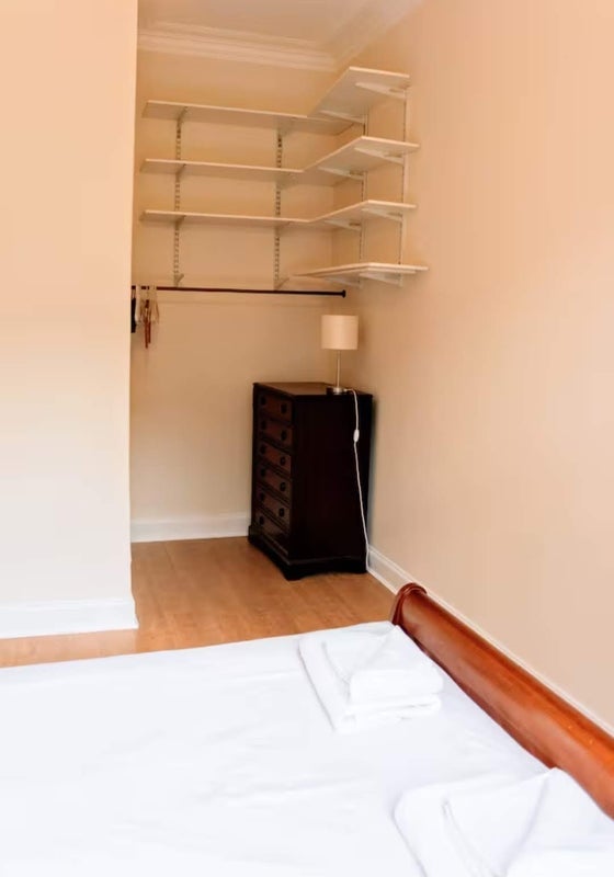 Flat Broughton Road in City of Edinburgh