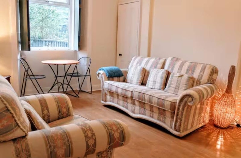 Flat Broughton Road in City of Edinburgh