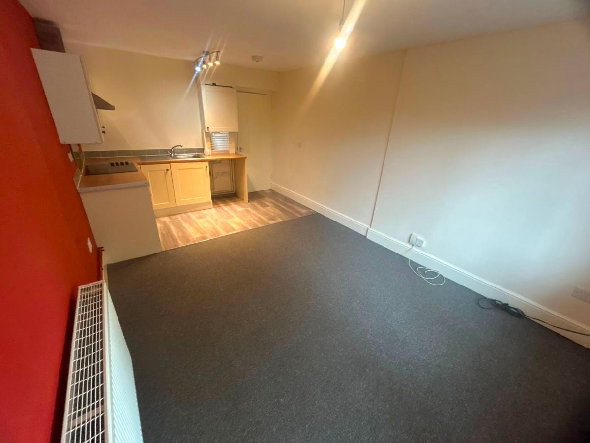 Flat Hainton Avenue in Grimsby