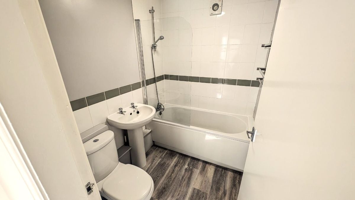 Flat Hainton Avenue in Grimsby