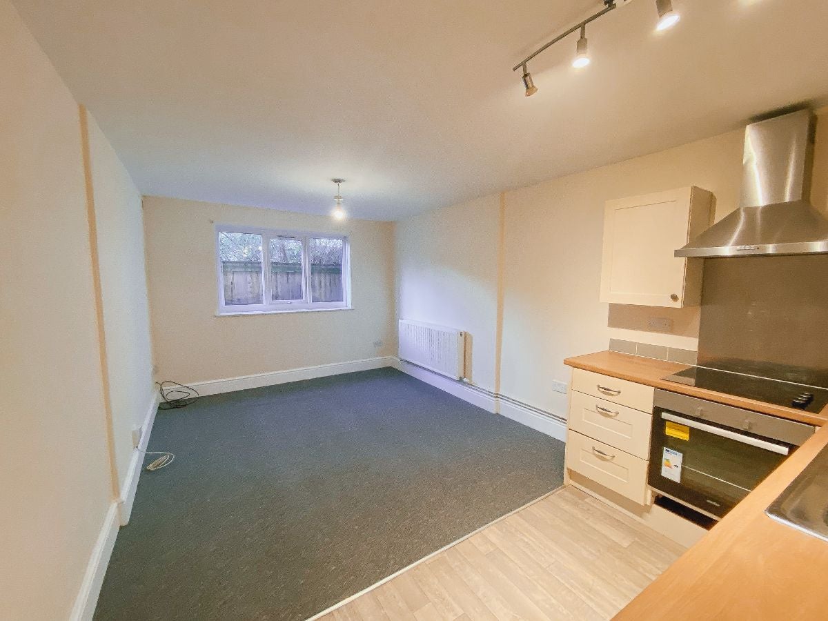 Flat Hainton Avenue in Grimsby