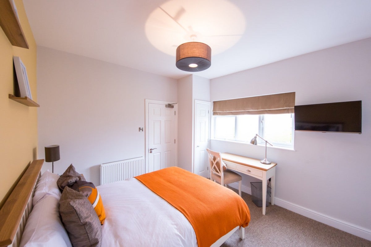 Room Hemdean Road in Reading