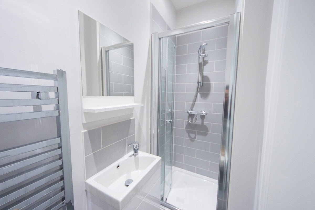 Room Hemdean Road in Reading