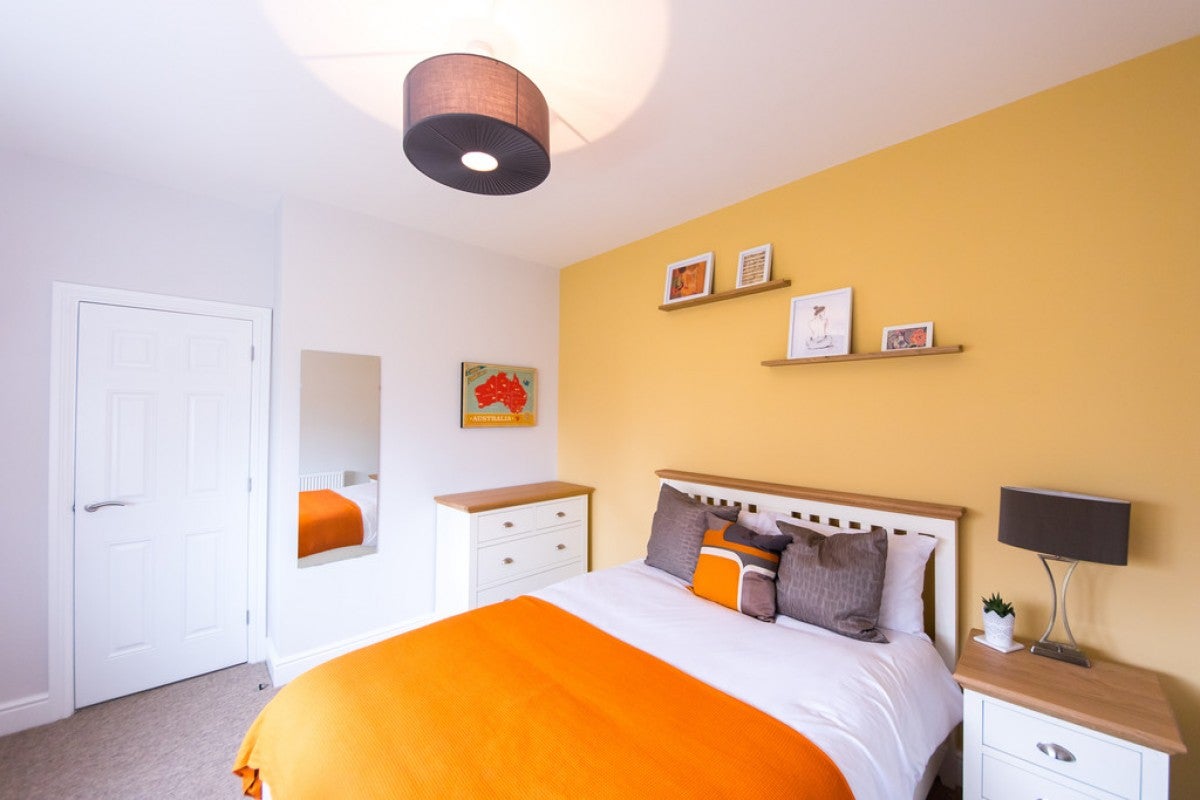 Room Hemdean Road in Reading