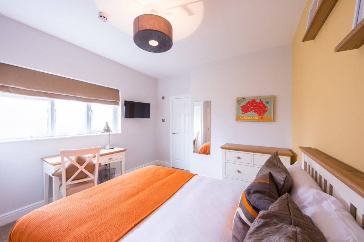 Room Hemdean Road in Reading
