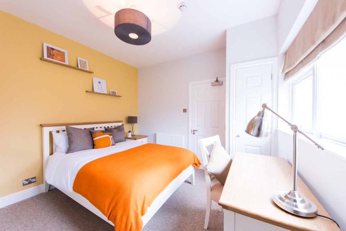 Room Hemdean Road in Reading