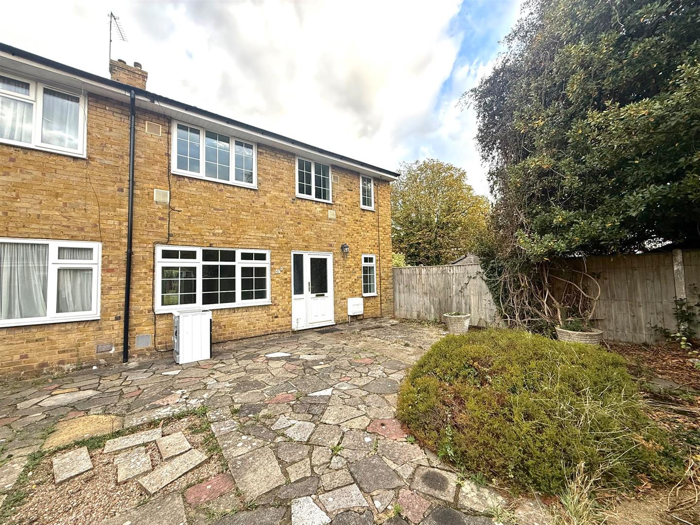House Pinglestone Close in Greater London