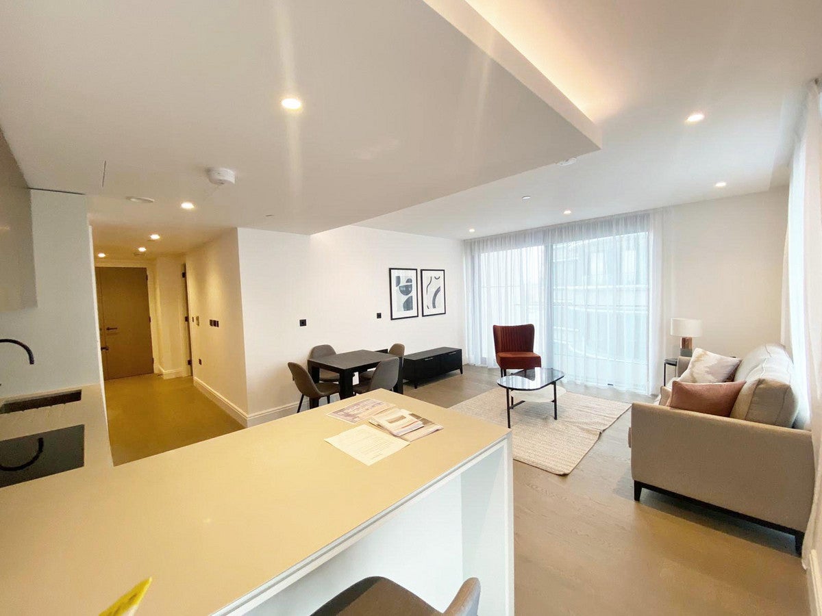 Flat Albert Embankment in Greater London