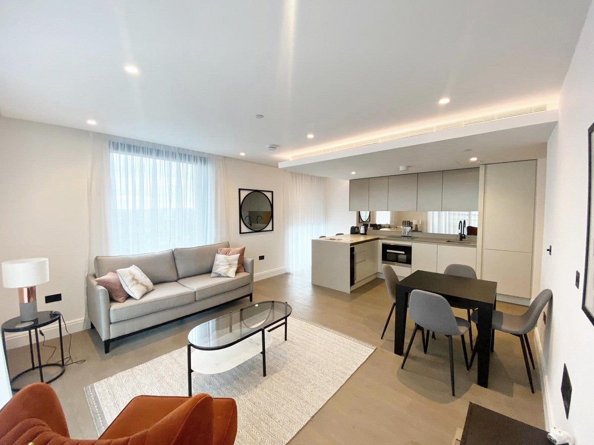 Flat Albert Embankment in Greater London