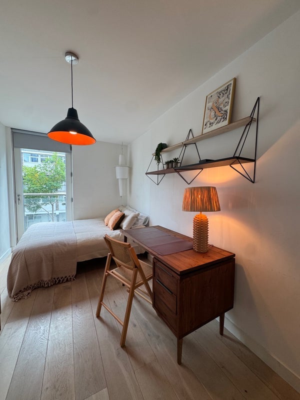 Room Wenlock Road in Greater London