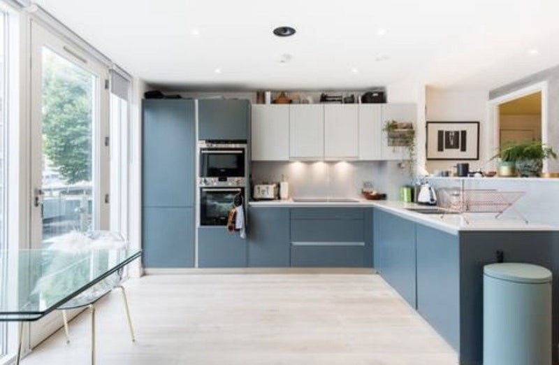 Room Wenlock Road in Greater London