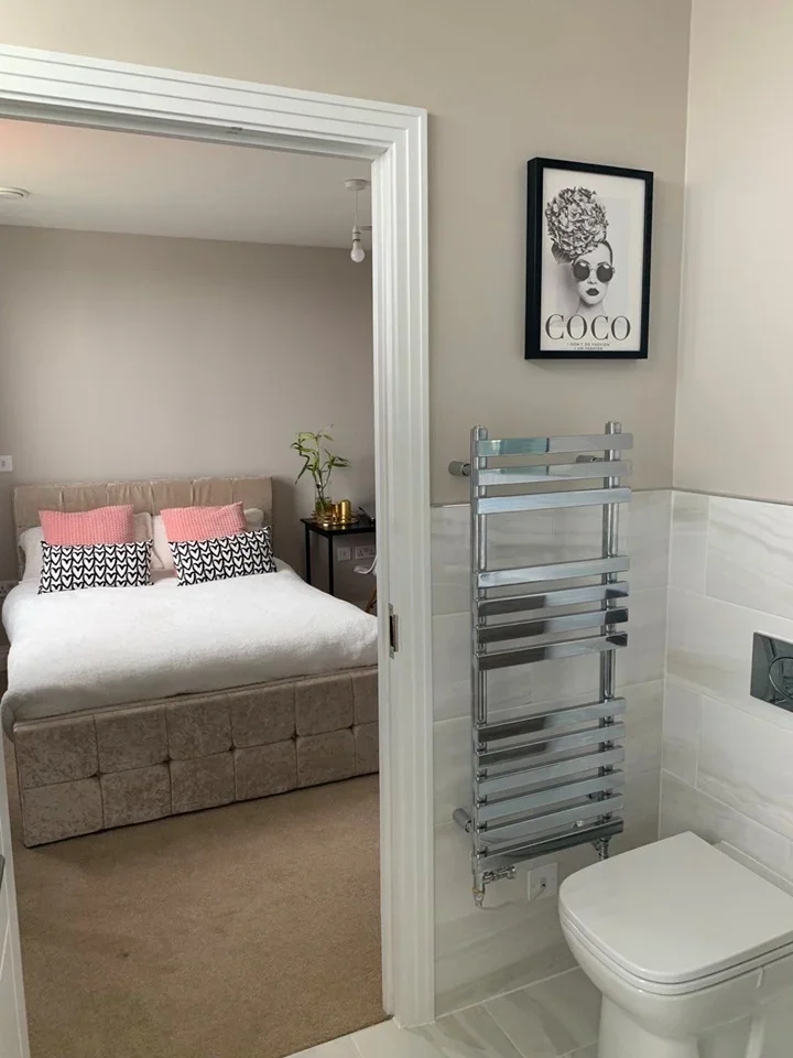 Room Station Road in Greater London