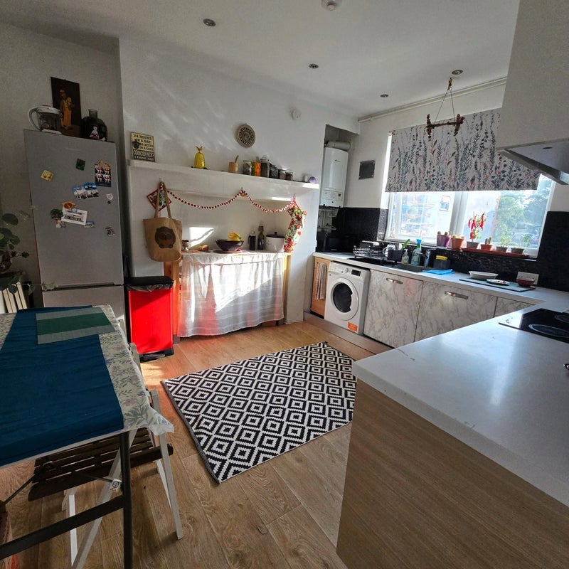 Room High Road in Greater London