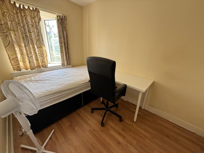 Room Wembley Hill Road in Greater London