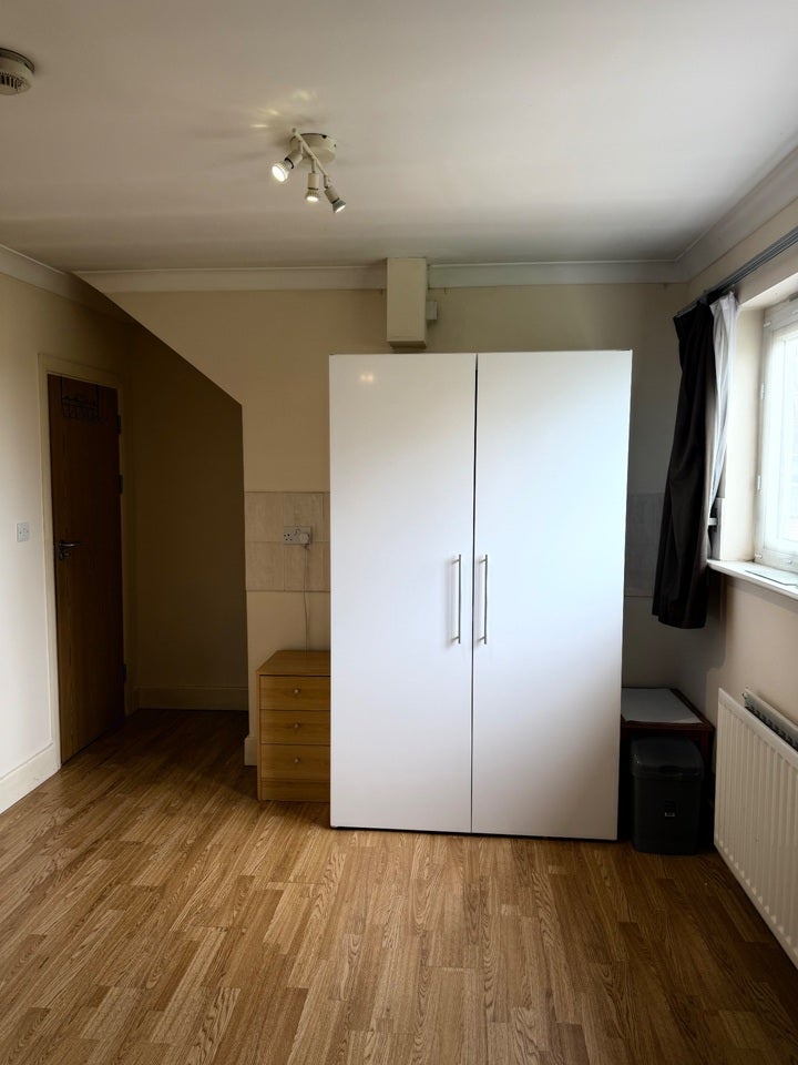 Room Tanfield Avenue in Greater London