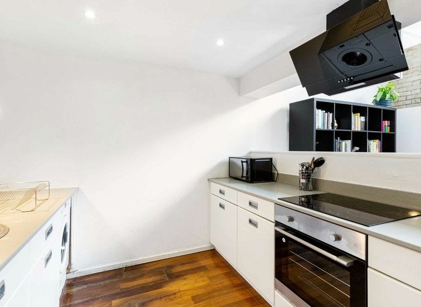 Flat Clark Street in Greater London