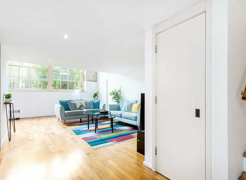 Flat Clark Street in Greater London