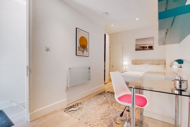 Flat Lithos Road in London