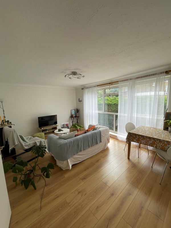 Room Wellesley Road in Greater London