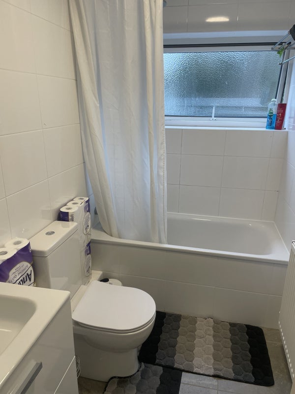 Room Wellesley Road in Greater London