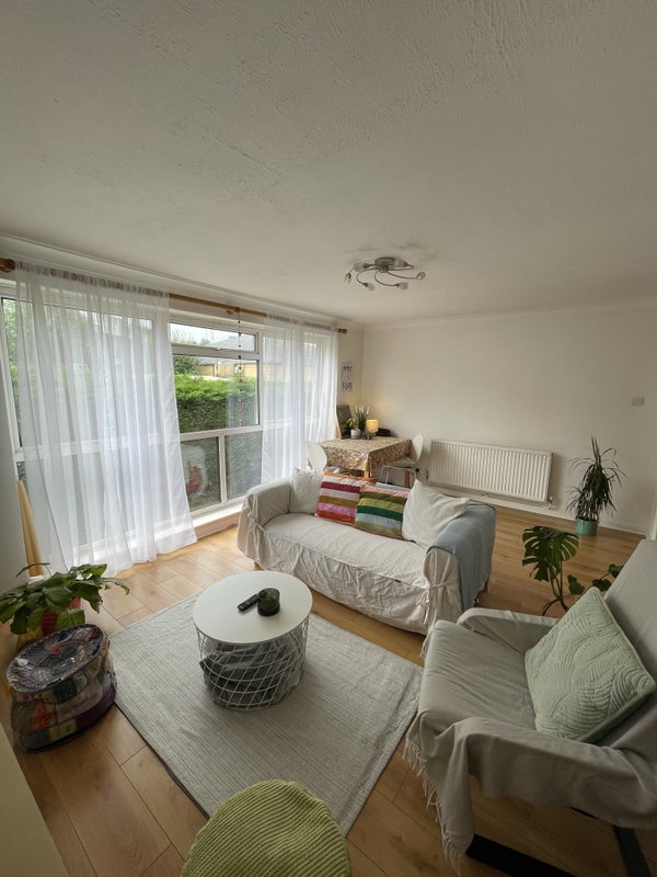 Room Wellesley Road in Greater London