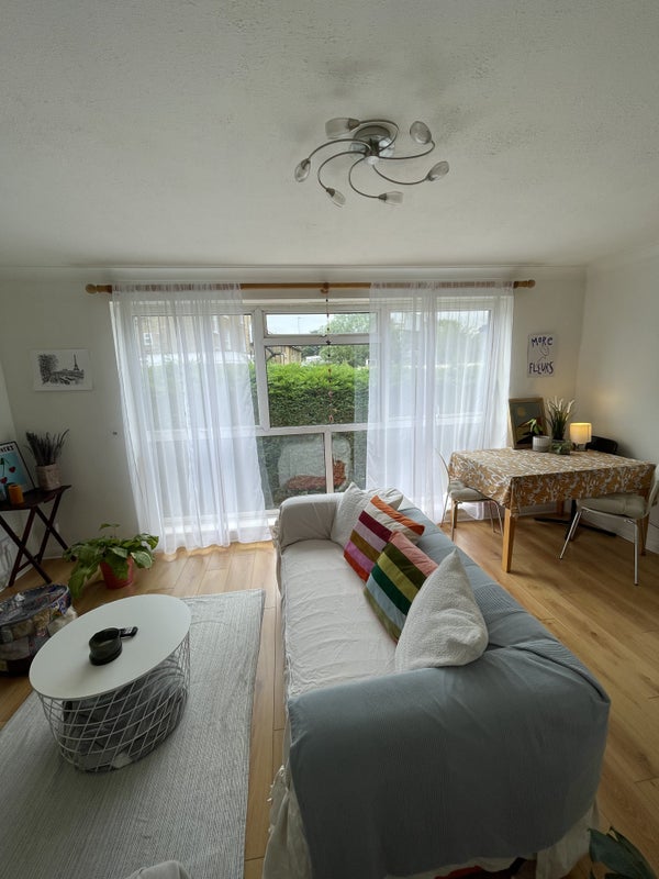 Room Wellesley Road in Greater London