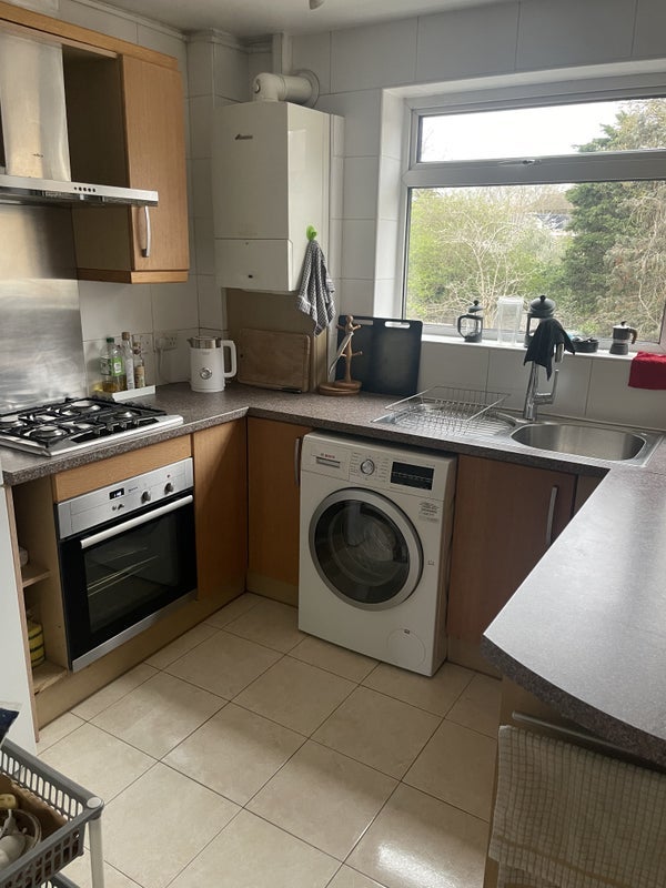 Room Wellesley Road in Greater London