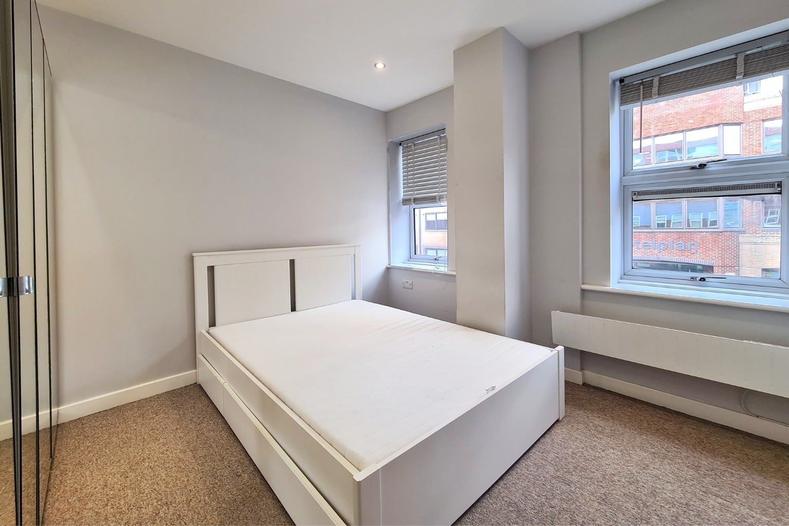 Flat Victoria Road in Rushmoor