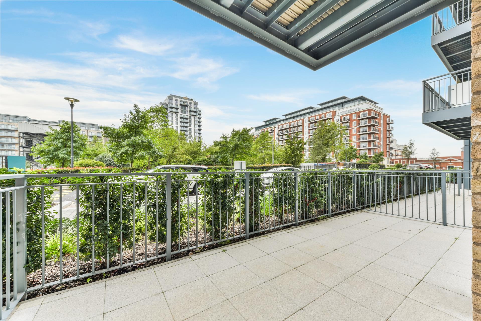 Flat East Drive in Greater London