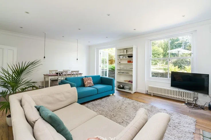 Flat Priory Road in Greater London