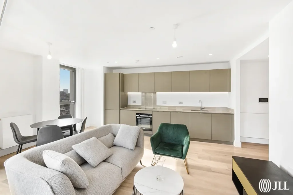 Flat Marshgate Lane in Greater London