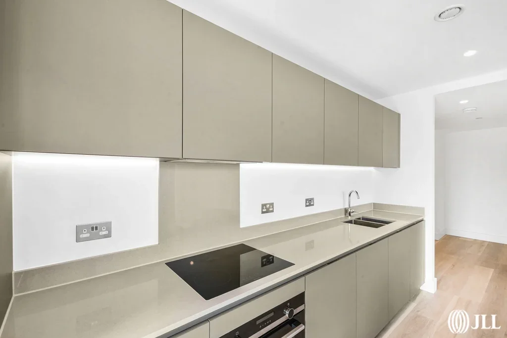 Flat Marshgate Lane in Greater London