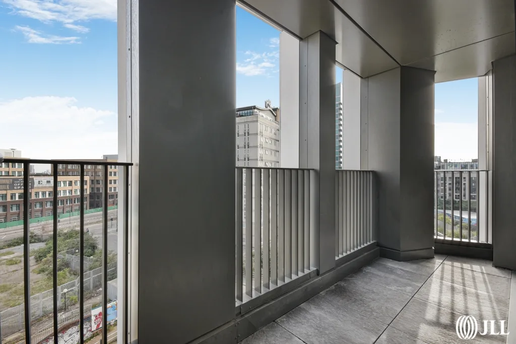 Flat Marshgate Lane in Greater London
