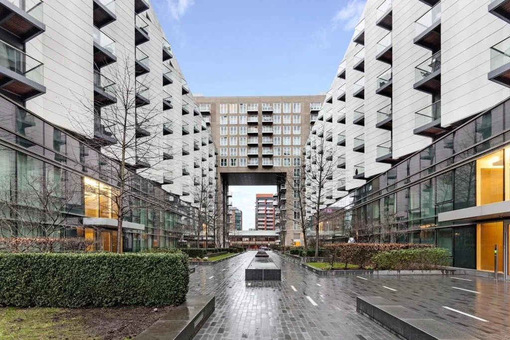 Flat Alexia Square in Greater London